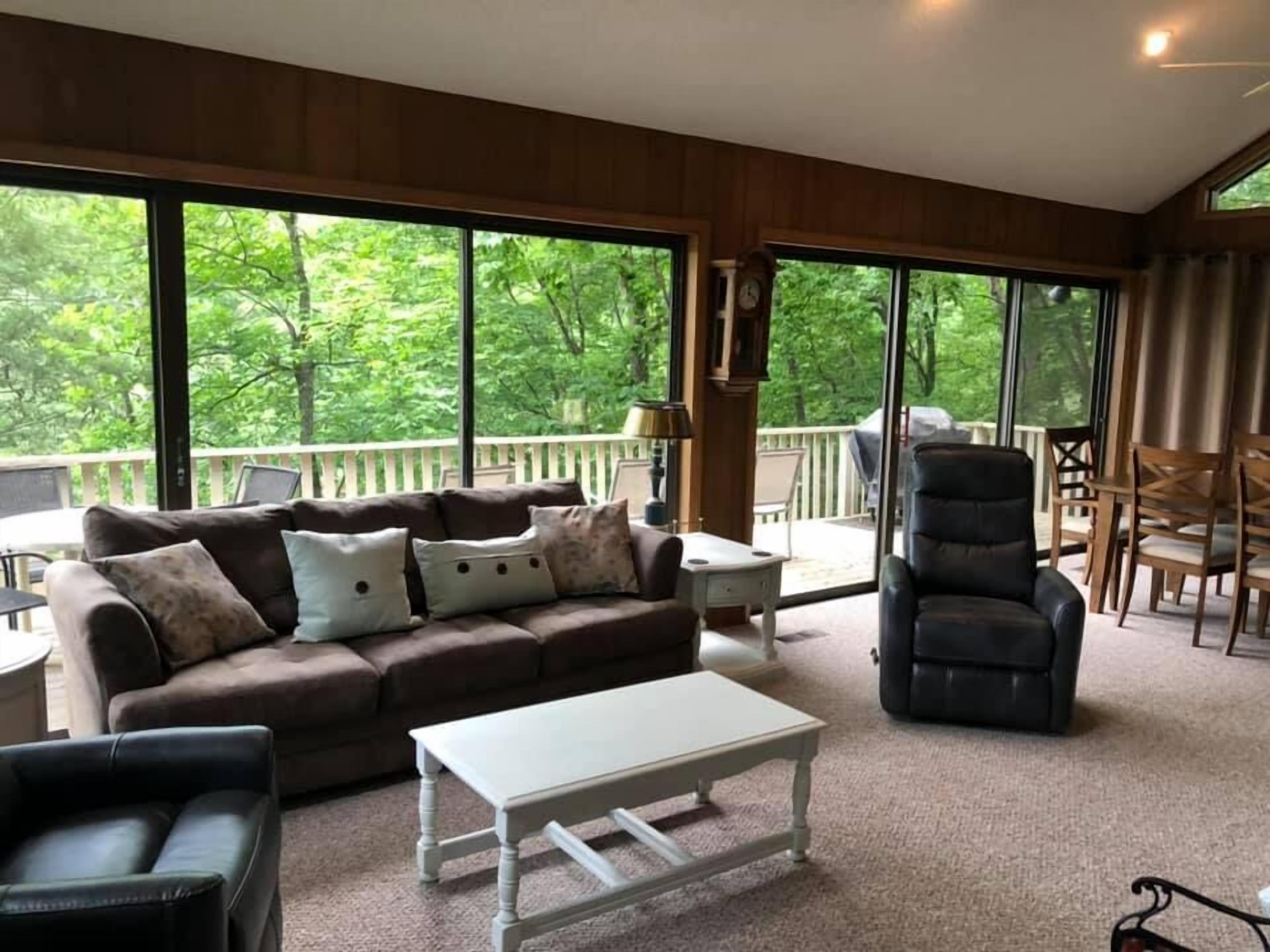 3BR/2.5 BATH LAKEFRONT HOME on Bald Mountain Lake, inside Rumbling Bald Resort