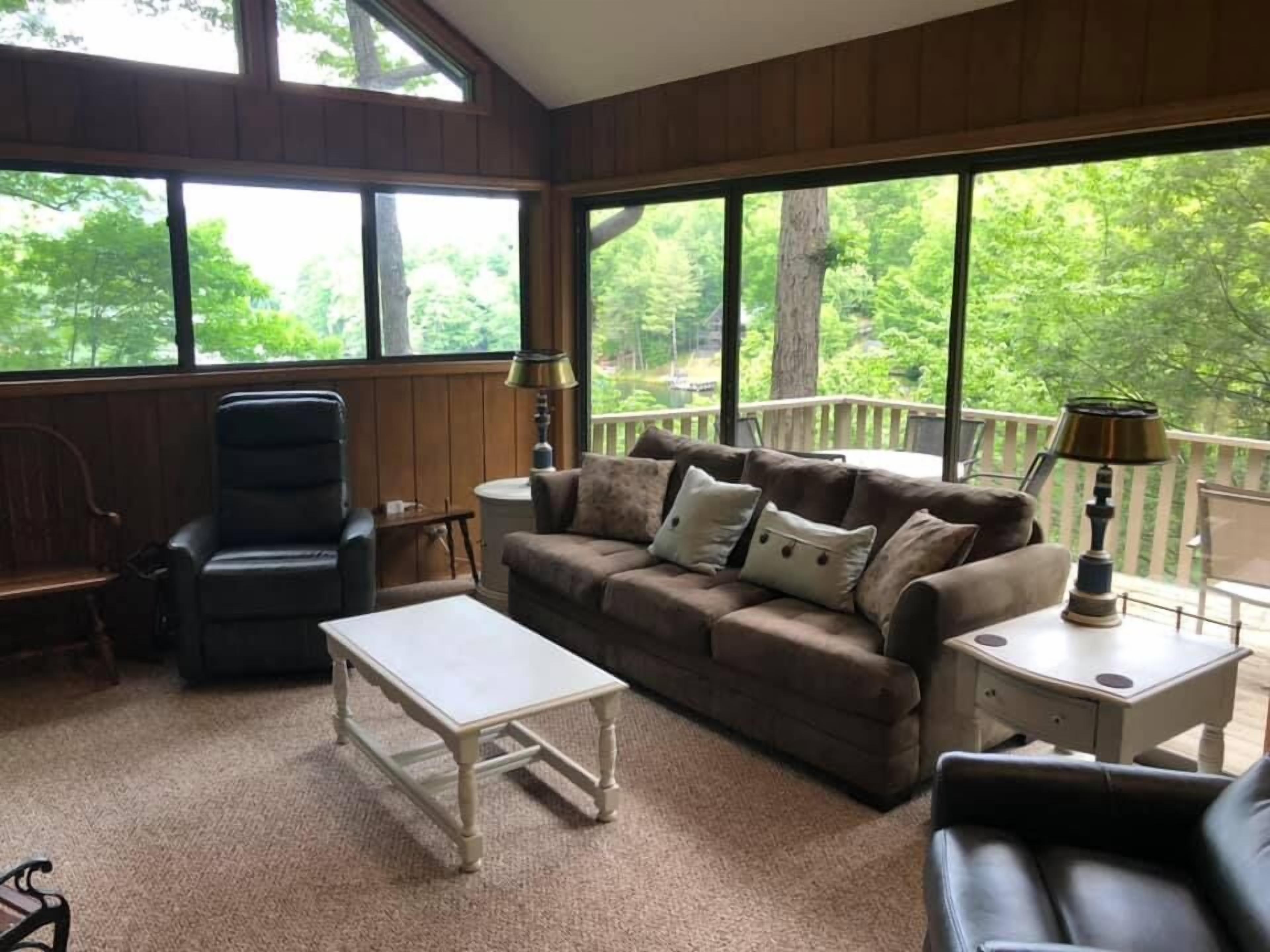 3BR/2.5 BATH LAKEFRONT HOME on Bald Mountain Lake, inside Rumbling Bald Resort