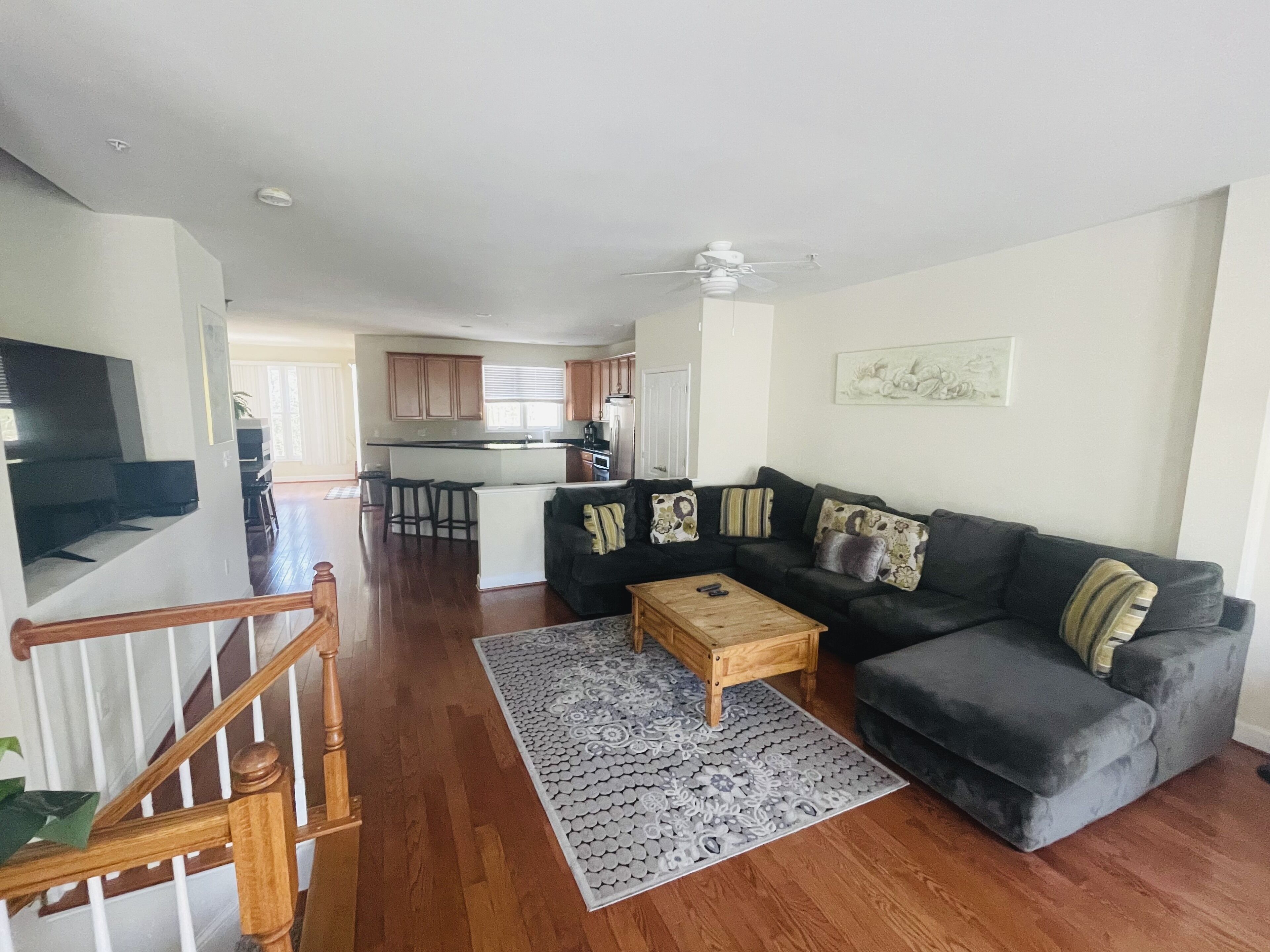 Beautiful 4 BEDROOM 3 1/2 BATHROOM in Resort Community