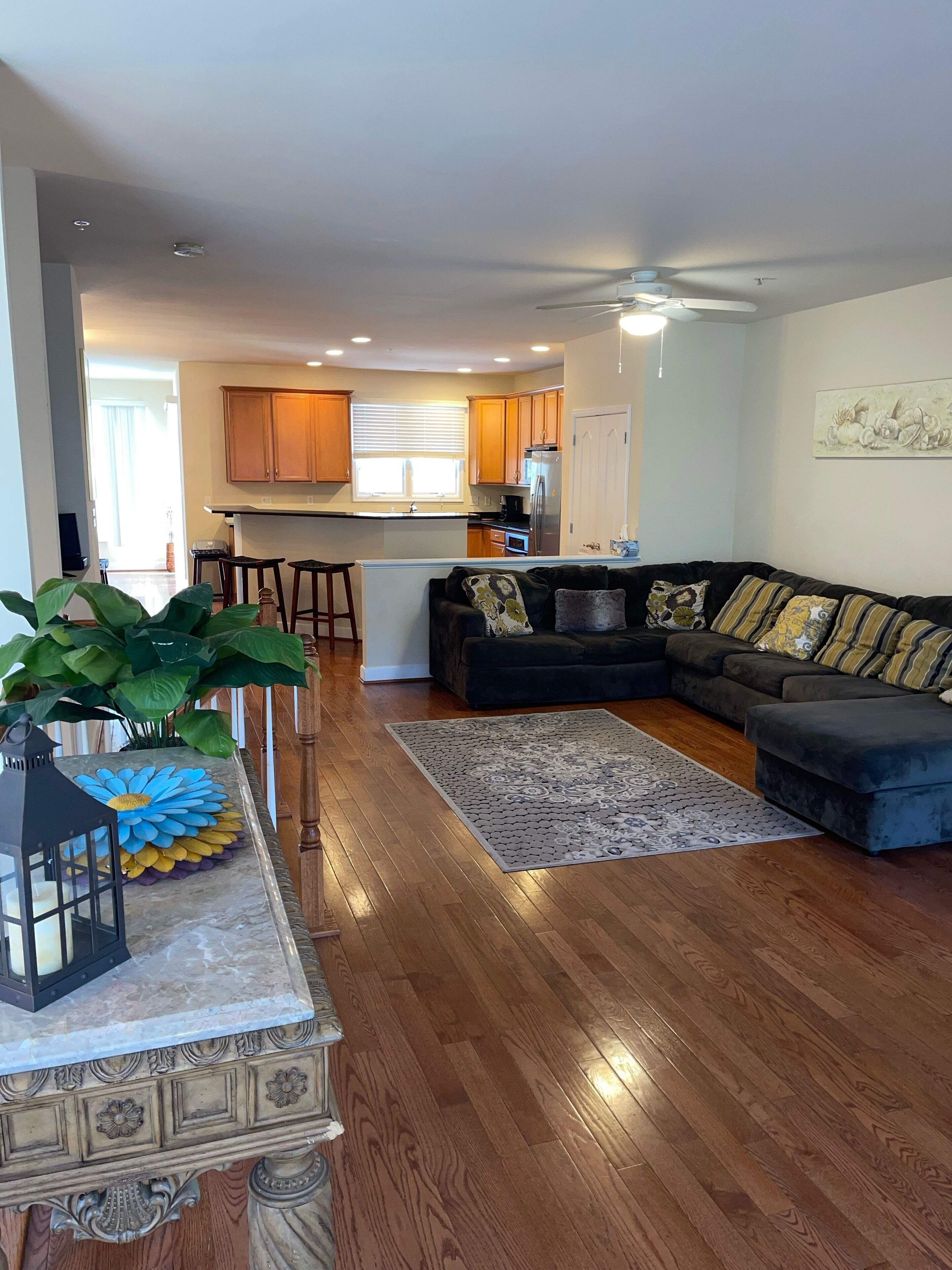 Beautiful 4 BEDROOM 3 1/2 BATHROOM in Resort Community