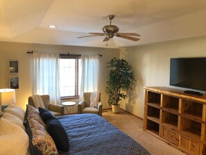 4 bedrooms, desk, iron/ironing board, free WiFi