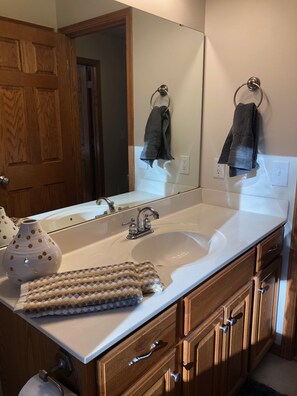 Combined shower/bathtub, hair dryer, towels, soap