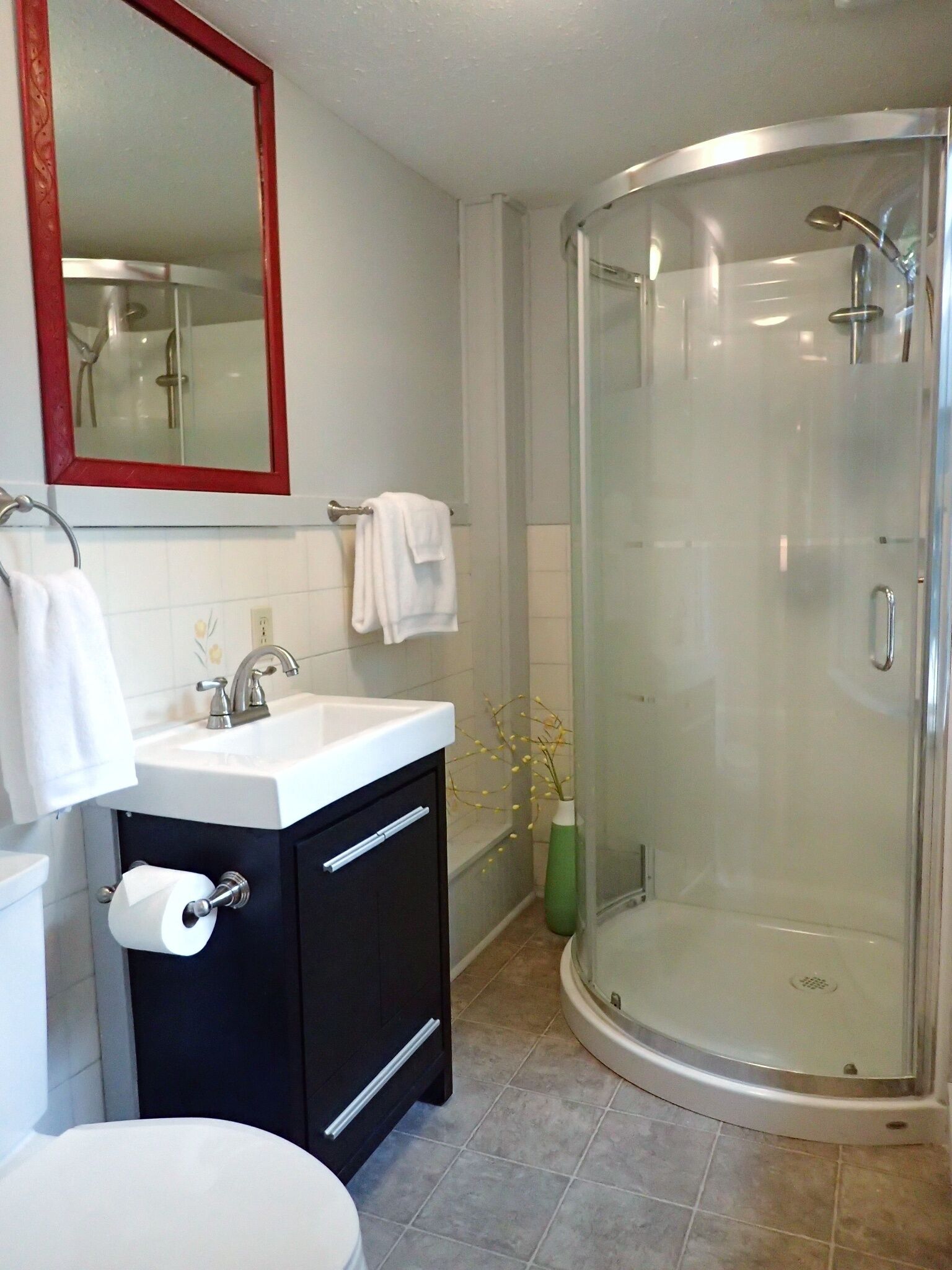 COUNTRY WOODS BUNGALOW - Walk to Winery +Berry Farm - Fort Langley