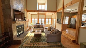 Televisio, takka, DVD-soitin, kirjoja