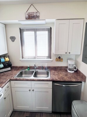 Fridge, microwave, oven, stovetop - Oceanfront 270° View-North Beach Bird Sanctuary-Top Floor-Corner Unit (Tybee Island)