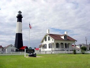 Point of interest - Rare 270° Oceanfront Corner Unit Top Floor– Direct Beach Access + Pools (Tybee Island)