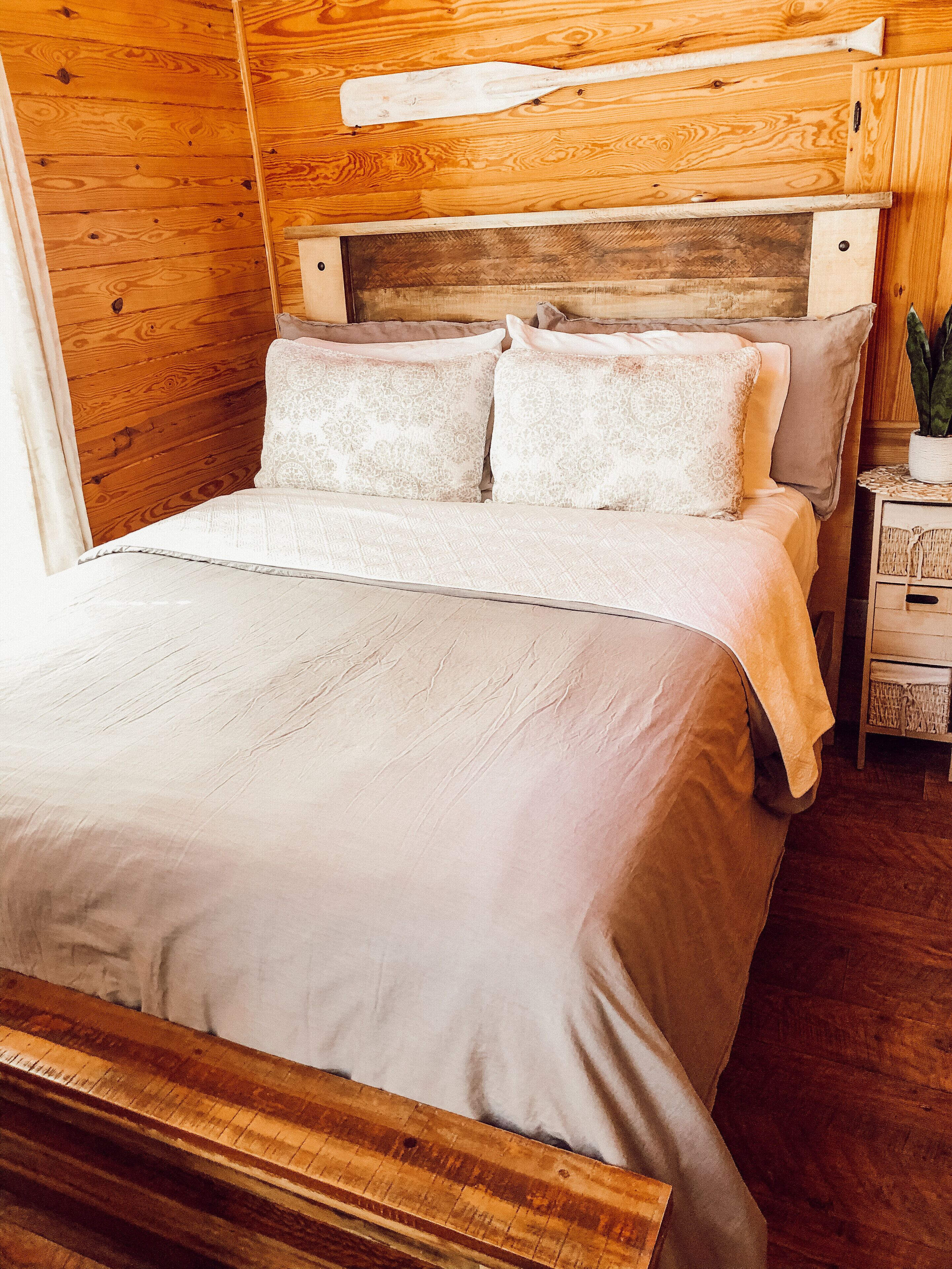 REEL SIMPLE MAIN CHANNEL deep water! Great Couple or family get away!