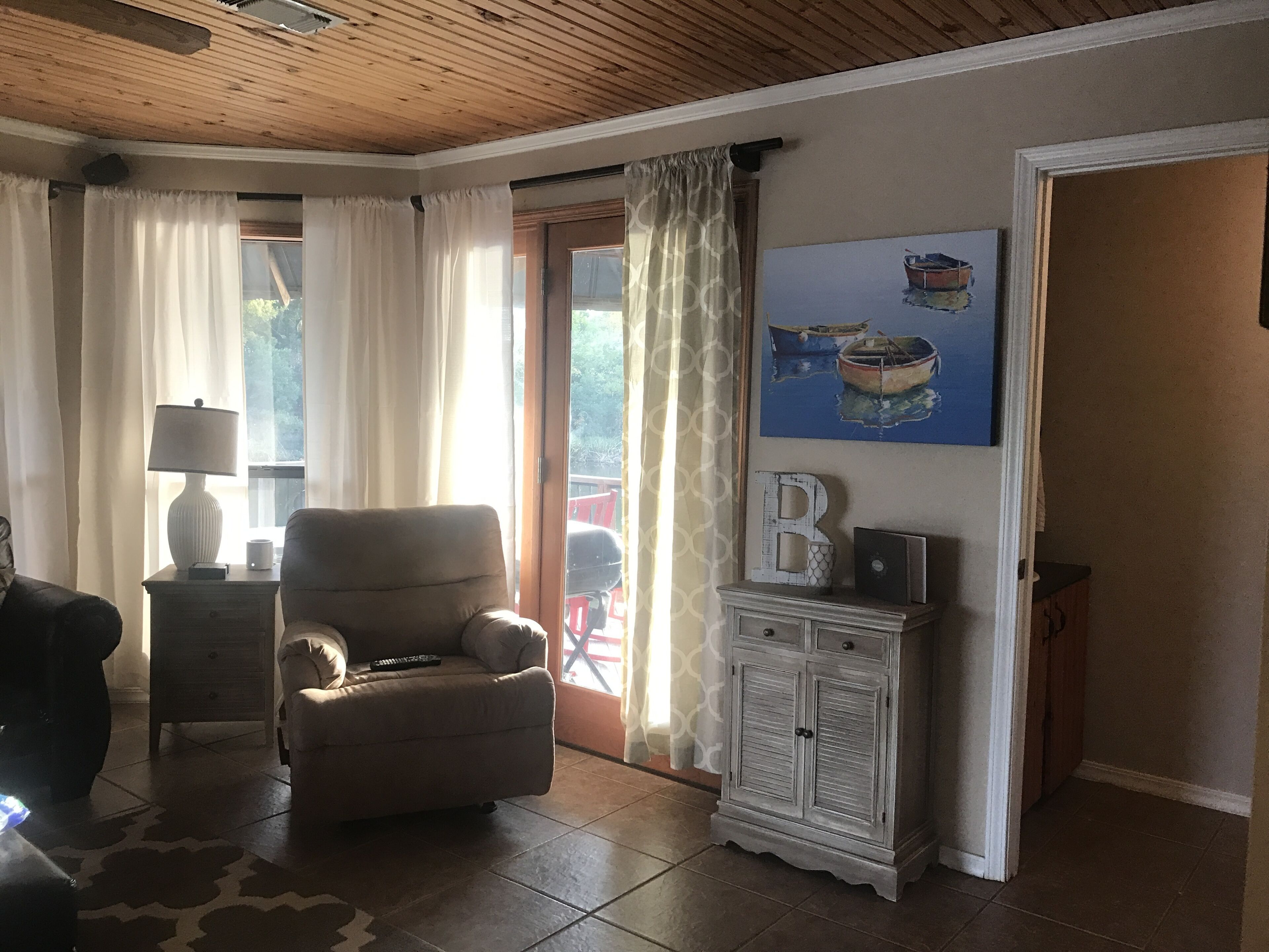 Peaceful. Relaxing. Fun. Bring boat. Fish, shop, explore!