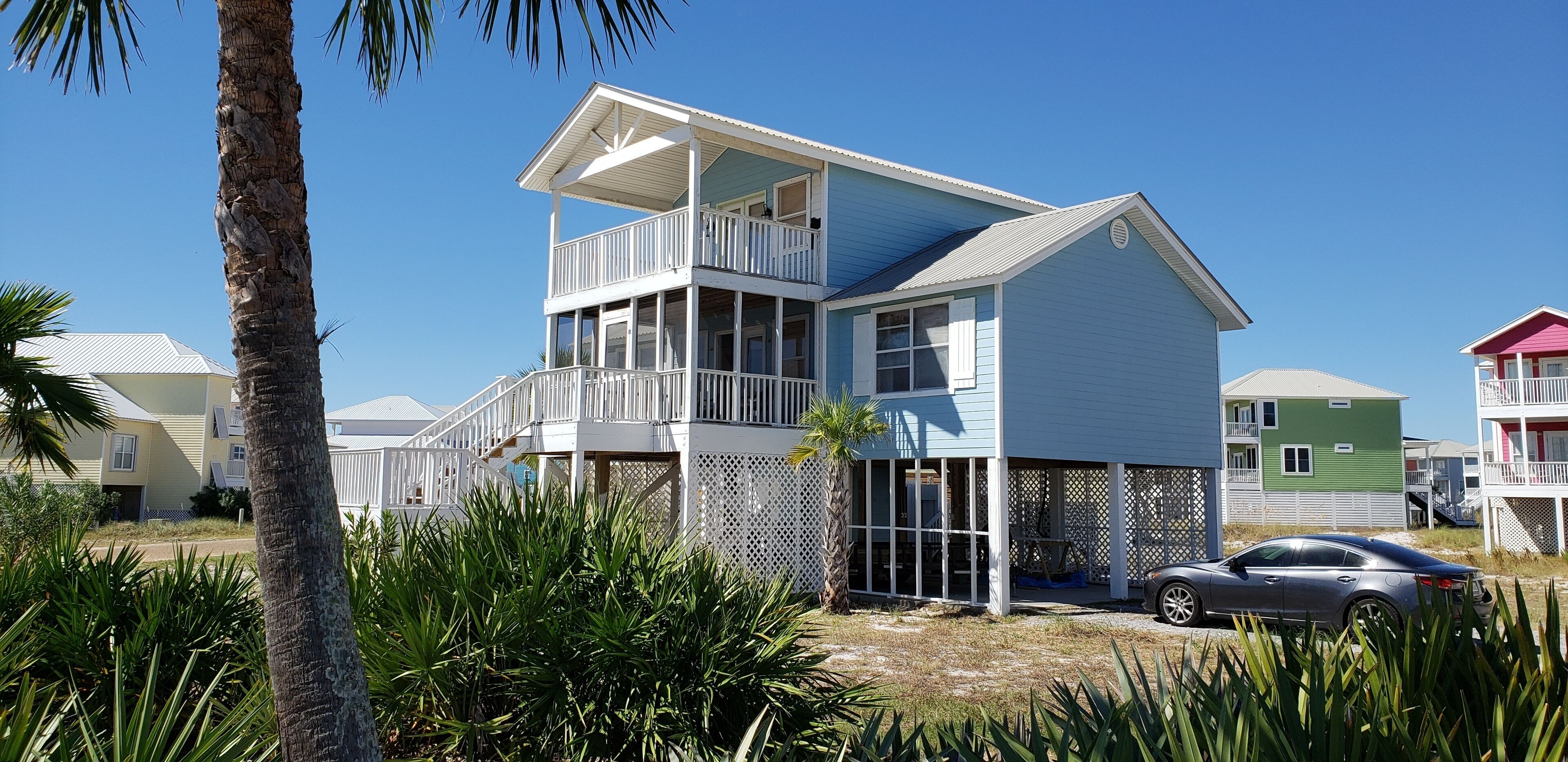 Fully Renovated! Serenity Sands Beach House - Great Location and Views! 