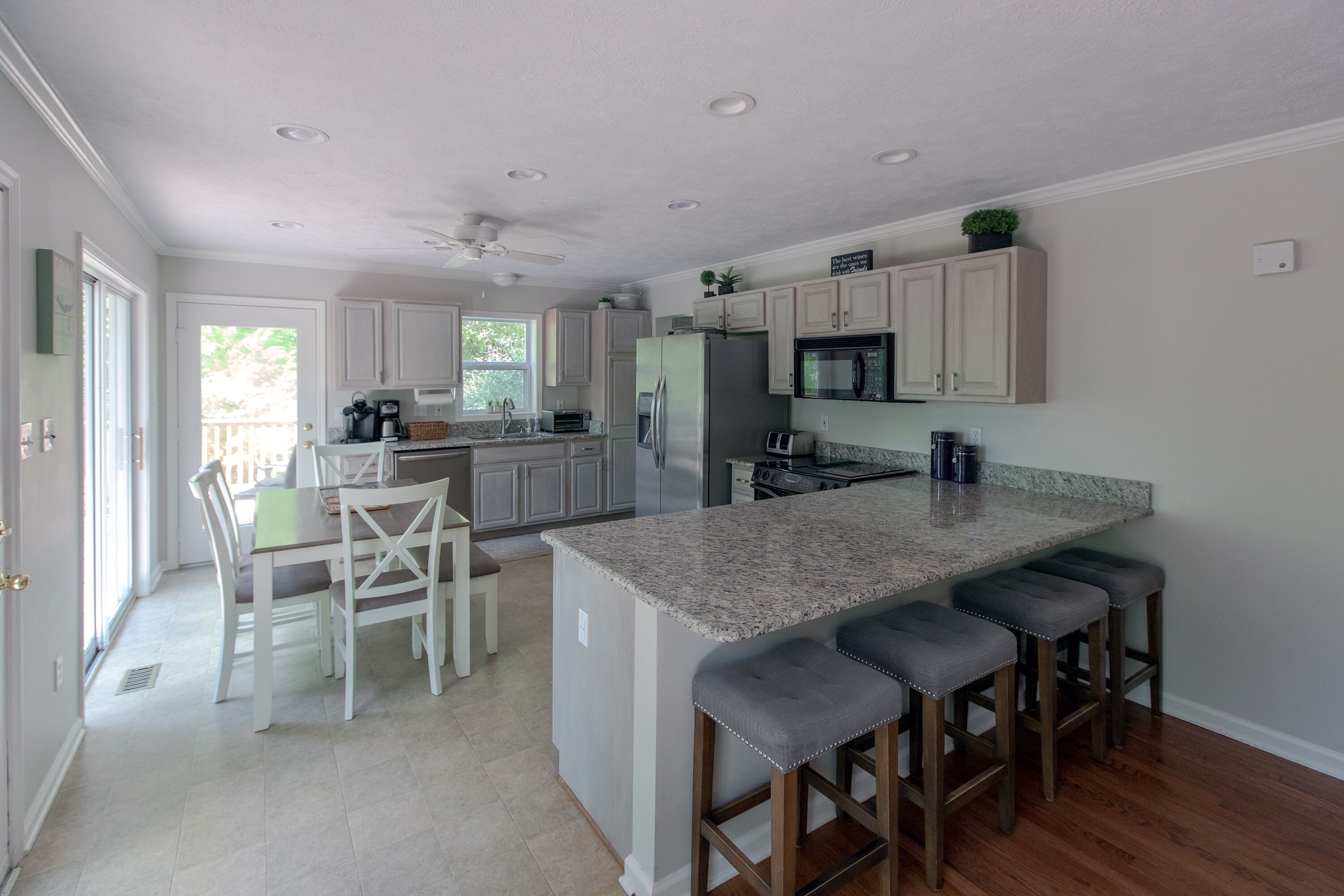 Peaceful Waterfront Retreat!!!