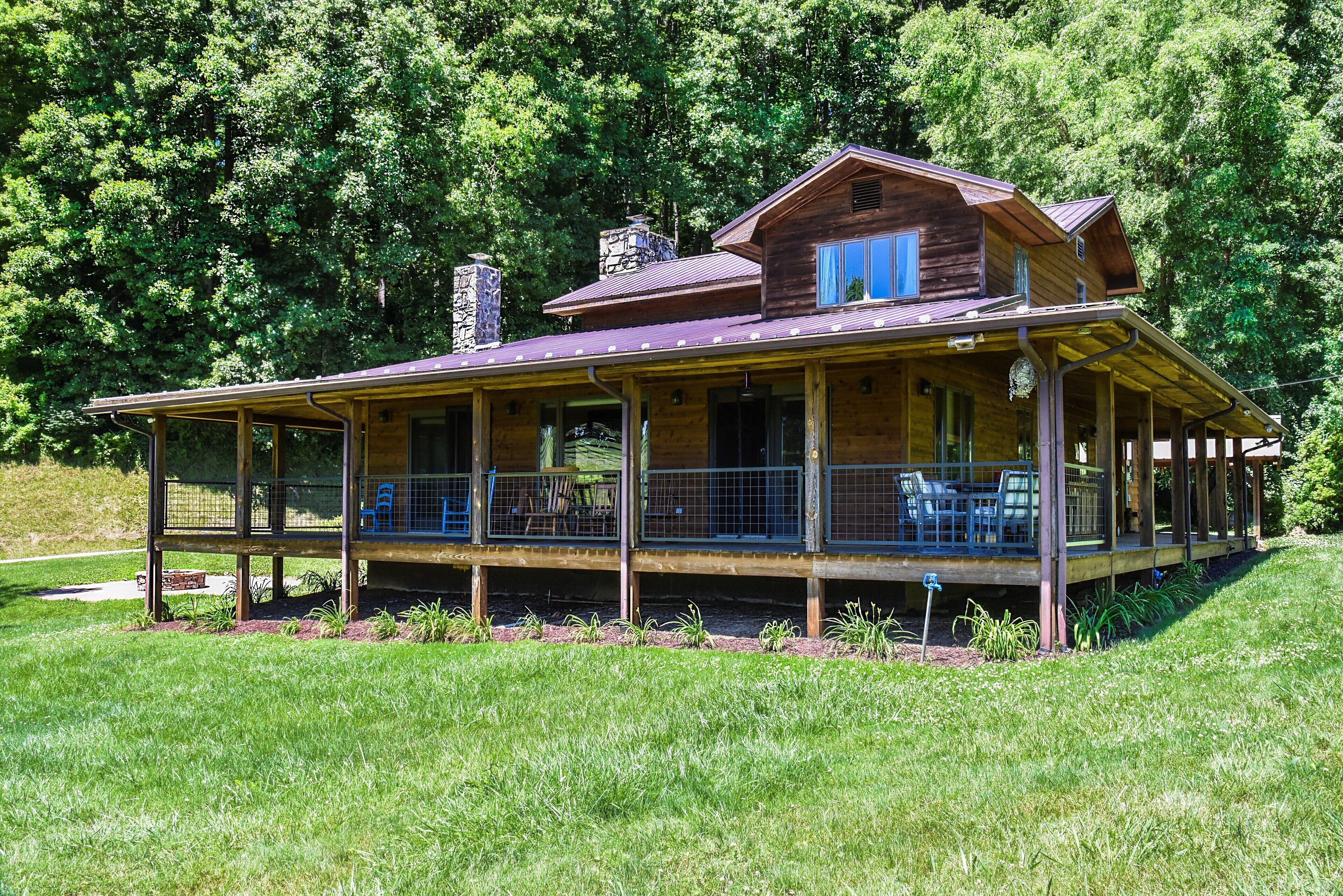 Authentic Appalachian Mountain Farmhouse 