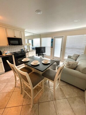 Interior - Stay on the Beach! Popular location- Post Card Views (1221) (Galveston)