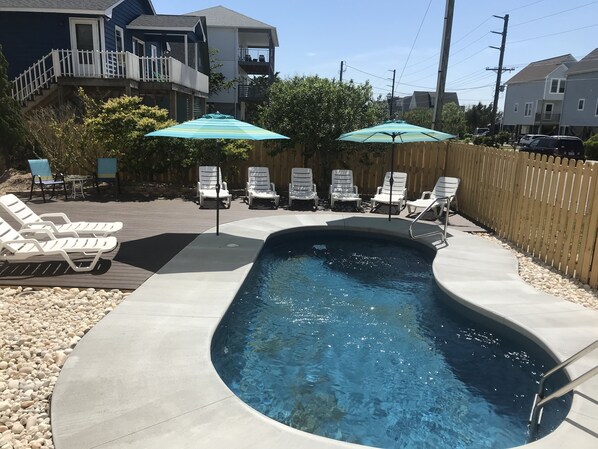 Outdoor pool - Private Pool, one block to private beach access and space for everyone (Surf City)