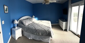 5 bedrooms, iron/ironing board, WiFi, bed sheets - Private Pool, one block to private beach access and space for everyone (Surf City)