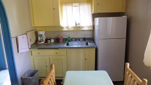 Fridge, microwave, oven, stovetop - Peace by the river. Cozy cabin right next to the Little Salmon River (New Meadows)