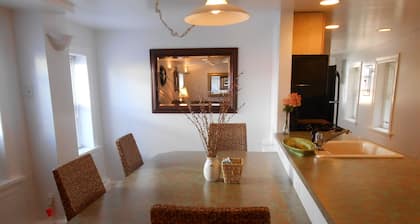 4 Schlafzimmer / 3. 5 Bad / Erdgeschoss Condo @ 12. und Central, Schlafmöglichkeiten für 4-9, A / C, Park
