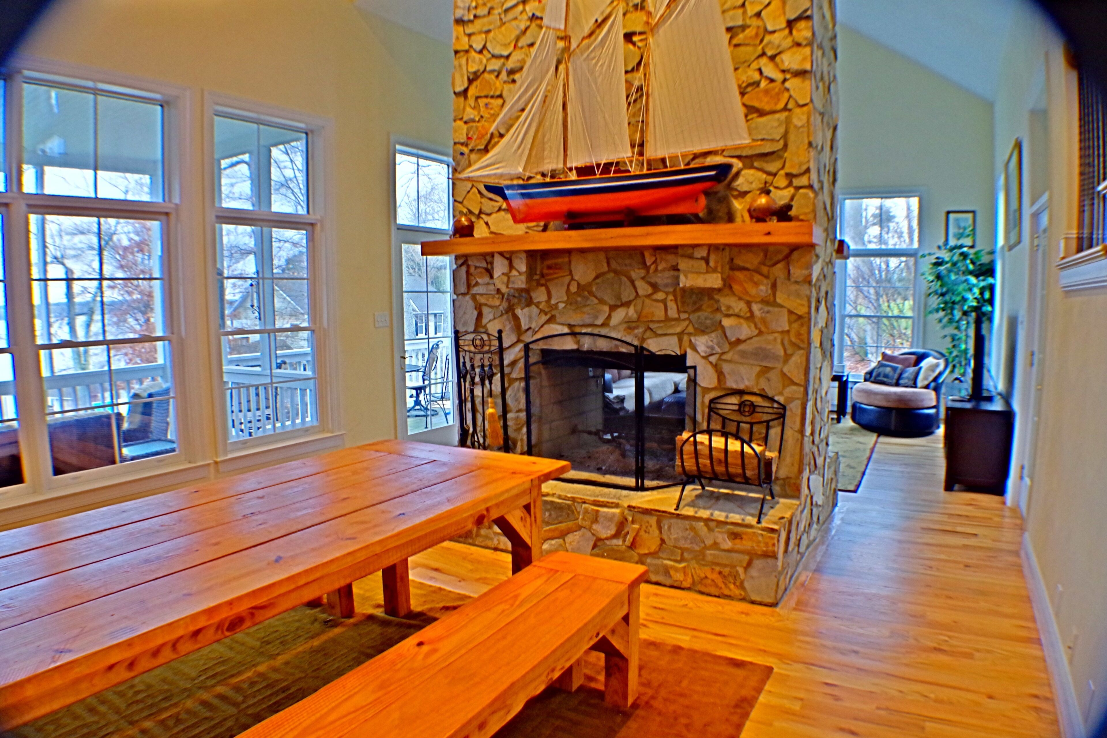 EastlakeEstateSML- Sunsets, HotTub, Covered Boat Dock, canoes-kayaks-paddle boat