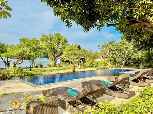 Beachfront Villa in Pemuteran — Quiet North Bali