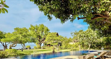 Ruhige Villa am Strand mit Pool, Boot und Personal