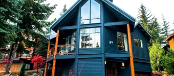 Closest Luxury Chalet to Village! Perfect for families~HOT TUB, PATIO, PING PONG