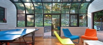 Closest Luxury Chalet to Village! Perfect for families~HOT TUB, PATIO, PING PONG