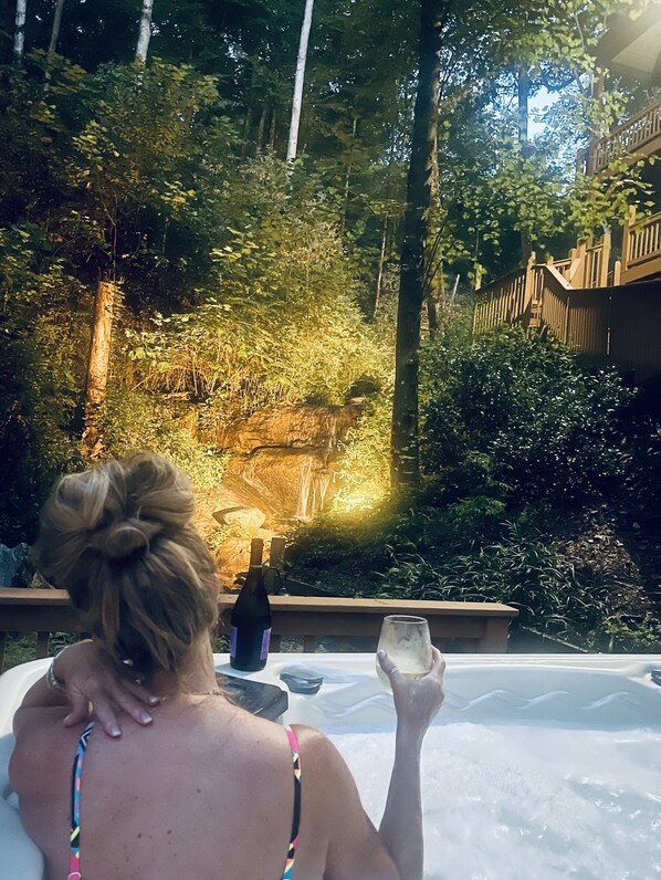 Outdoor spa tub