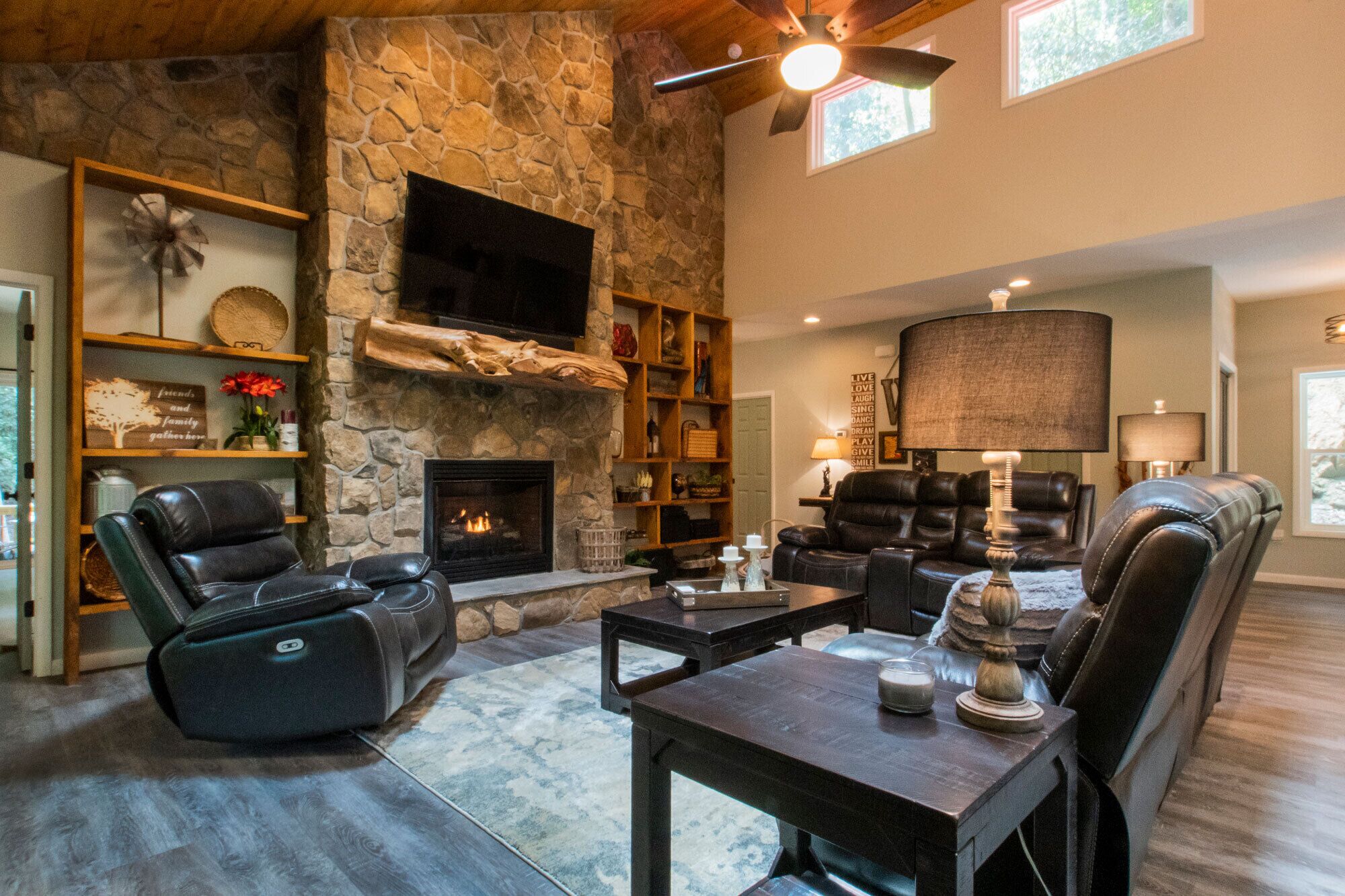 SPECTULAR 3.5 acres...Waterfalls, Hot Tub, Fire Pit, Luxury & NO CLEANING FEES!