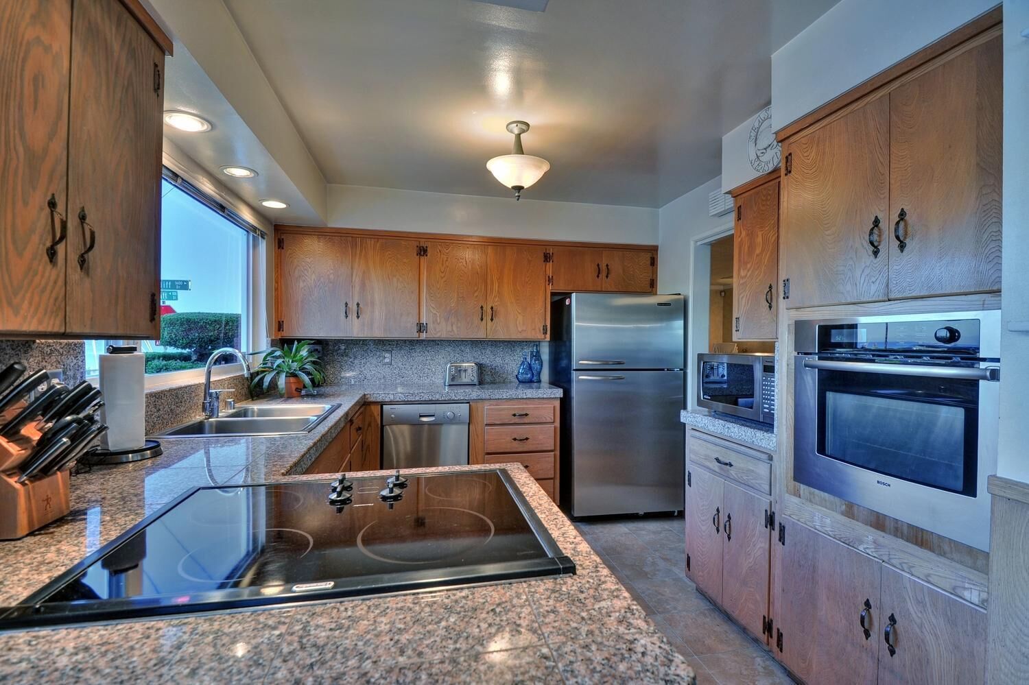 OCEANFRONT@ SANTA CRUZ BEACH *Complete Privacy* Backyard, Beach, Views, DOG OK!