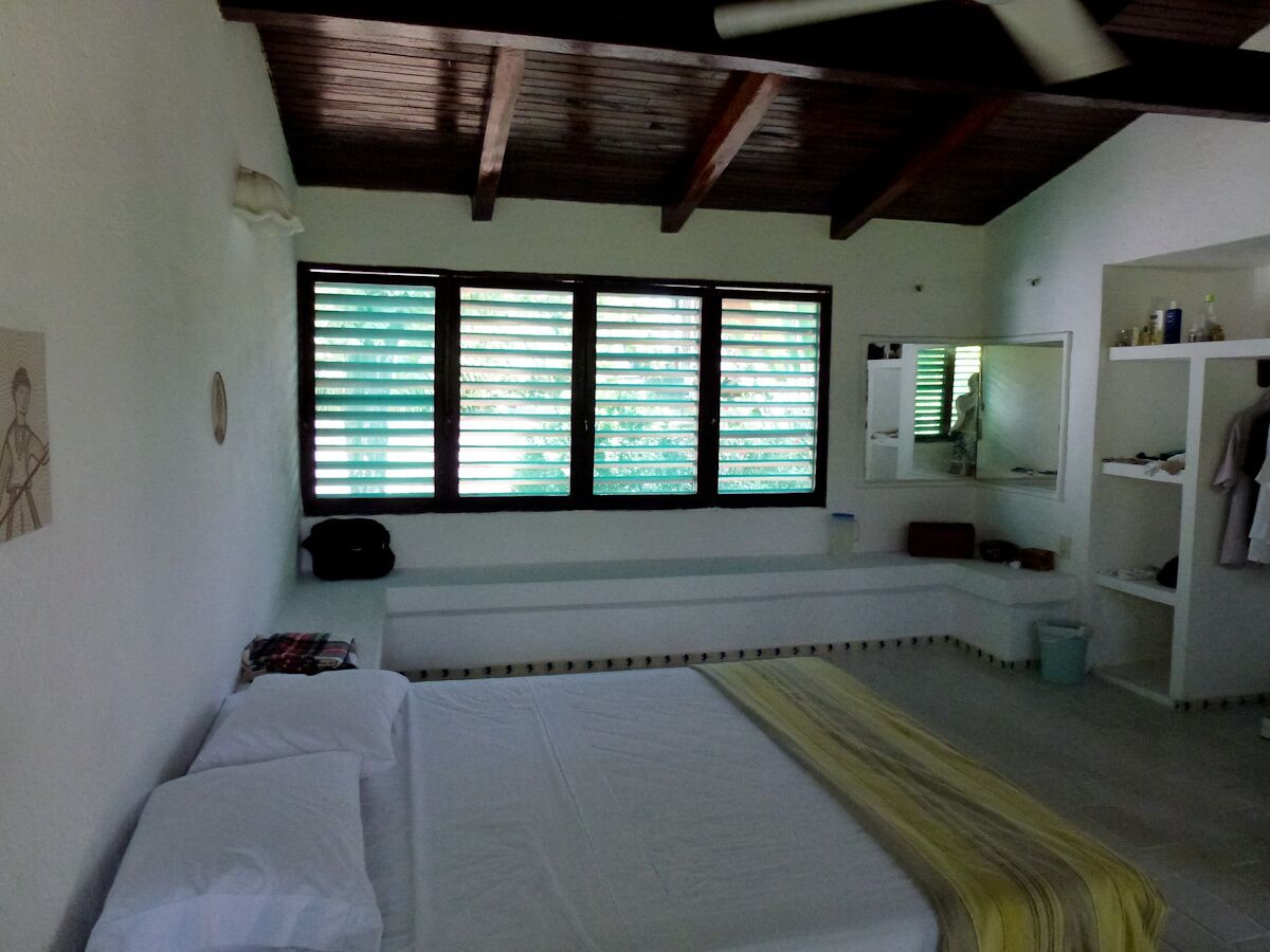 Beachfront  Great Villa, private, full staffed, pool, sleeps 28, 8 bedrooms