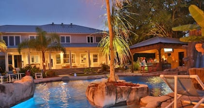 Resort style pool with lazy river, grotto, and hot tub! Dog-Friendly!
