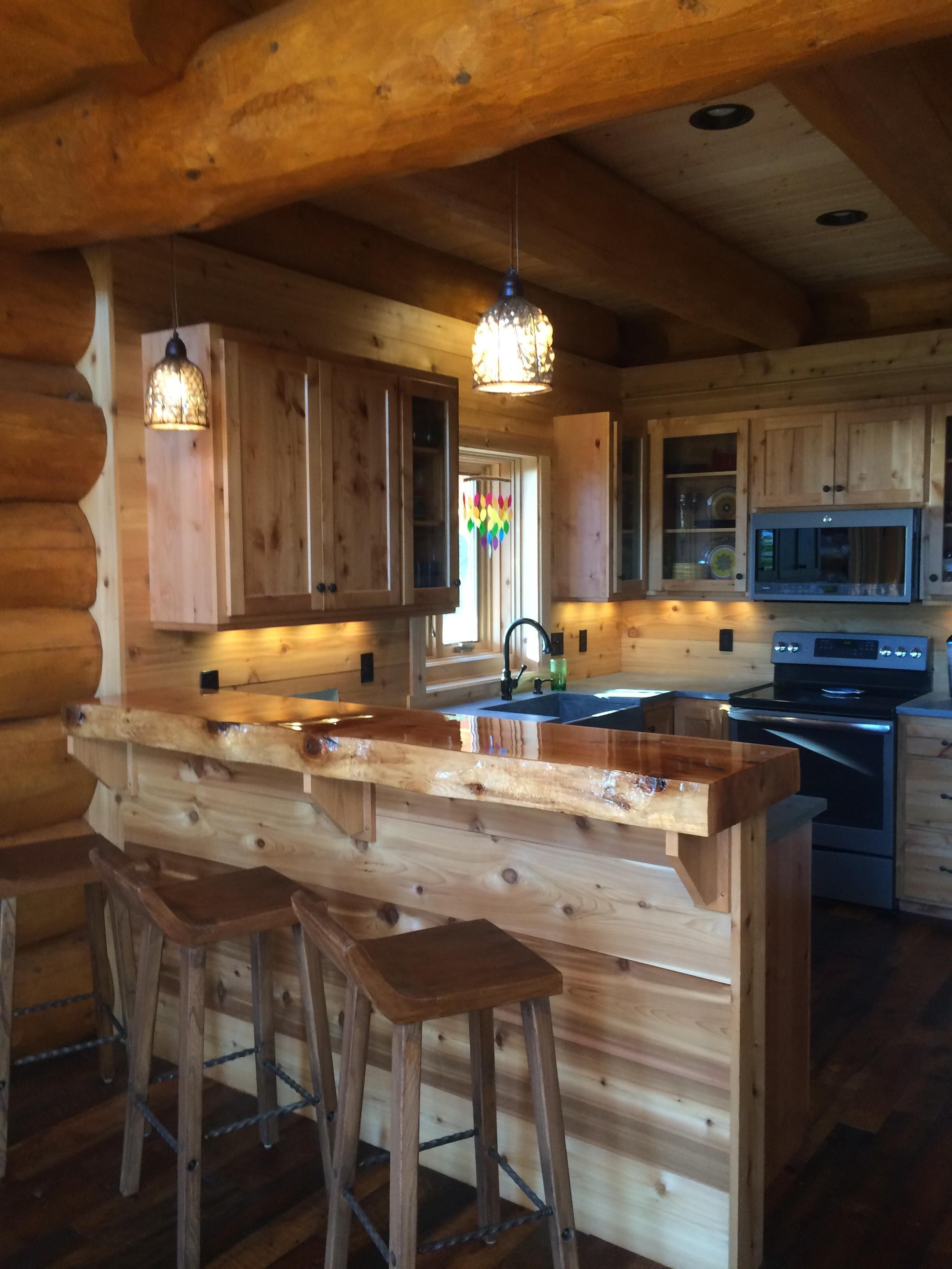 Tettegouche Cedar Log Cabin Incredible Lake Superior sunrise, 3 blocks to beach 