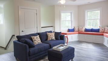 Smart-TV, Kamin, DVD-Player