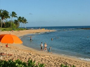 Beach nearby, sun-loungers, beach towels