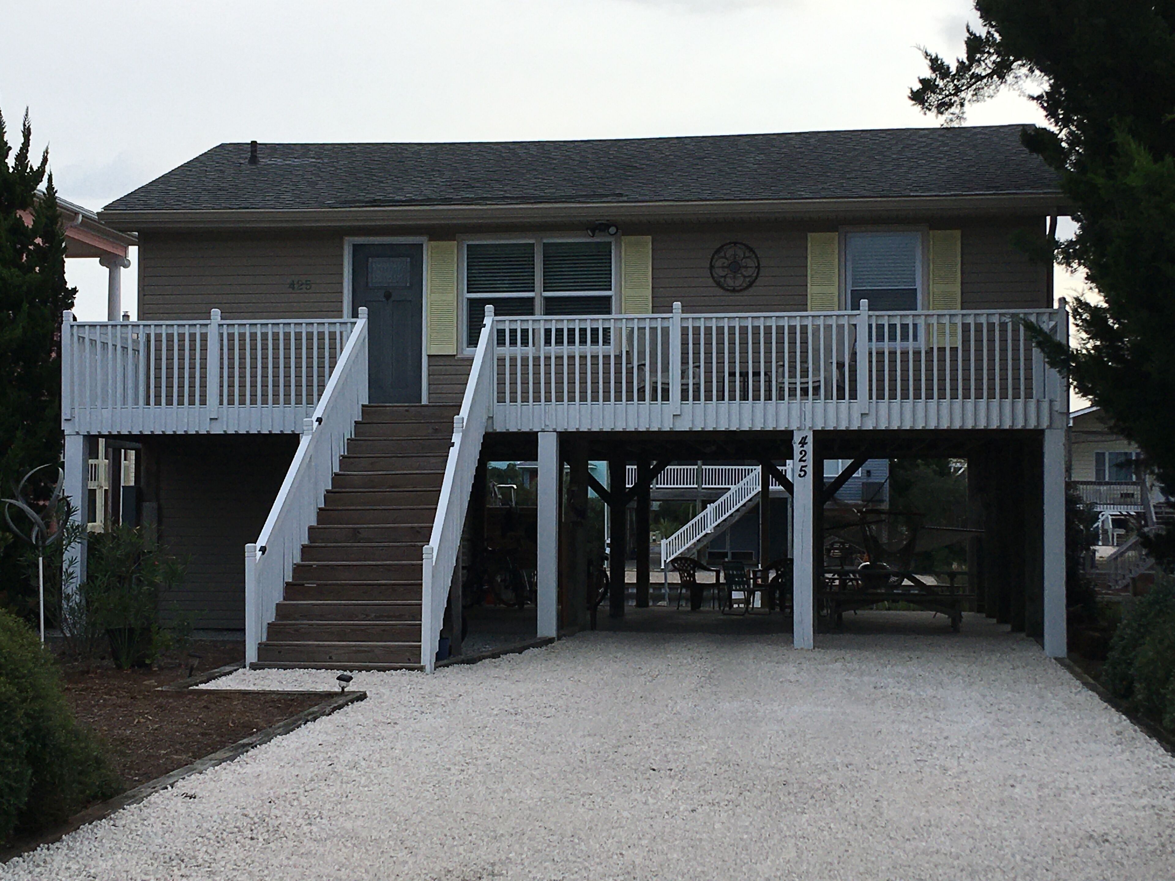 Family Beach House - Pups Welcome!