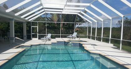 Amazing Estate on Nature Preserve - Close to Everything