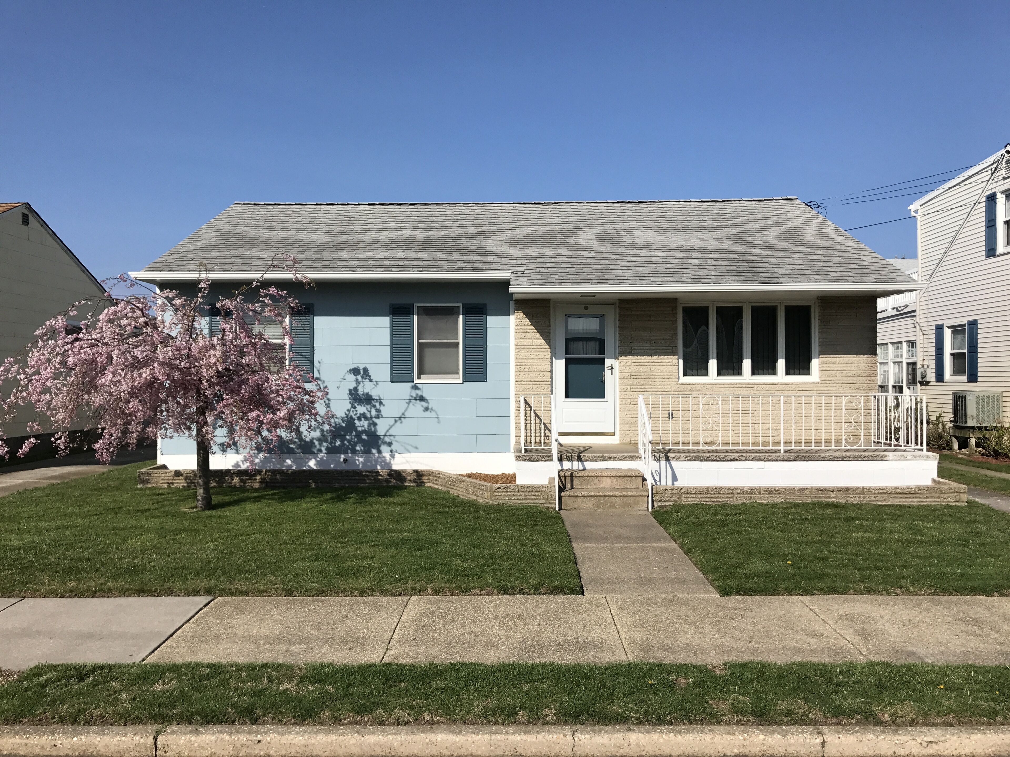Vacation Family Home with yard, Pet Friendly, 3 Bedrooms, 2 Baths, Sleeps 9