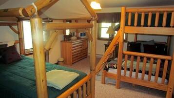 4 habitaciones, tabla de planchar con plancha y cuna de viaje