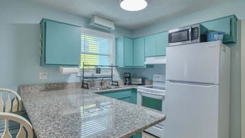 KylskÄp, mikrovÄgsugn, ugn och spishÀll