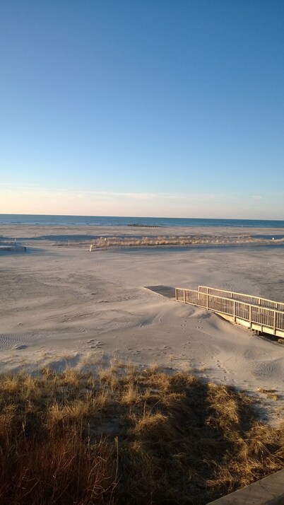 Summer Sands Condo located on the beach in Wildwood Crest