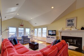 TV, lettore DVD, libri, videoteca