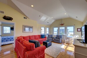 TV, lettore DVD, libri, videoteca