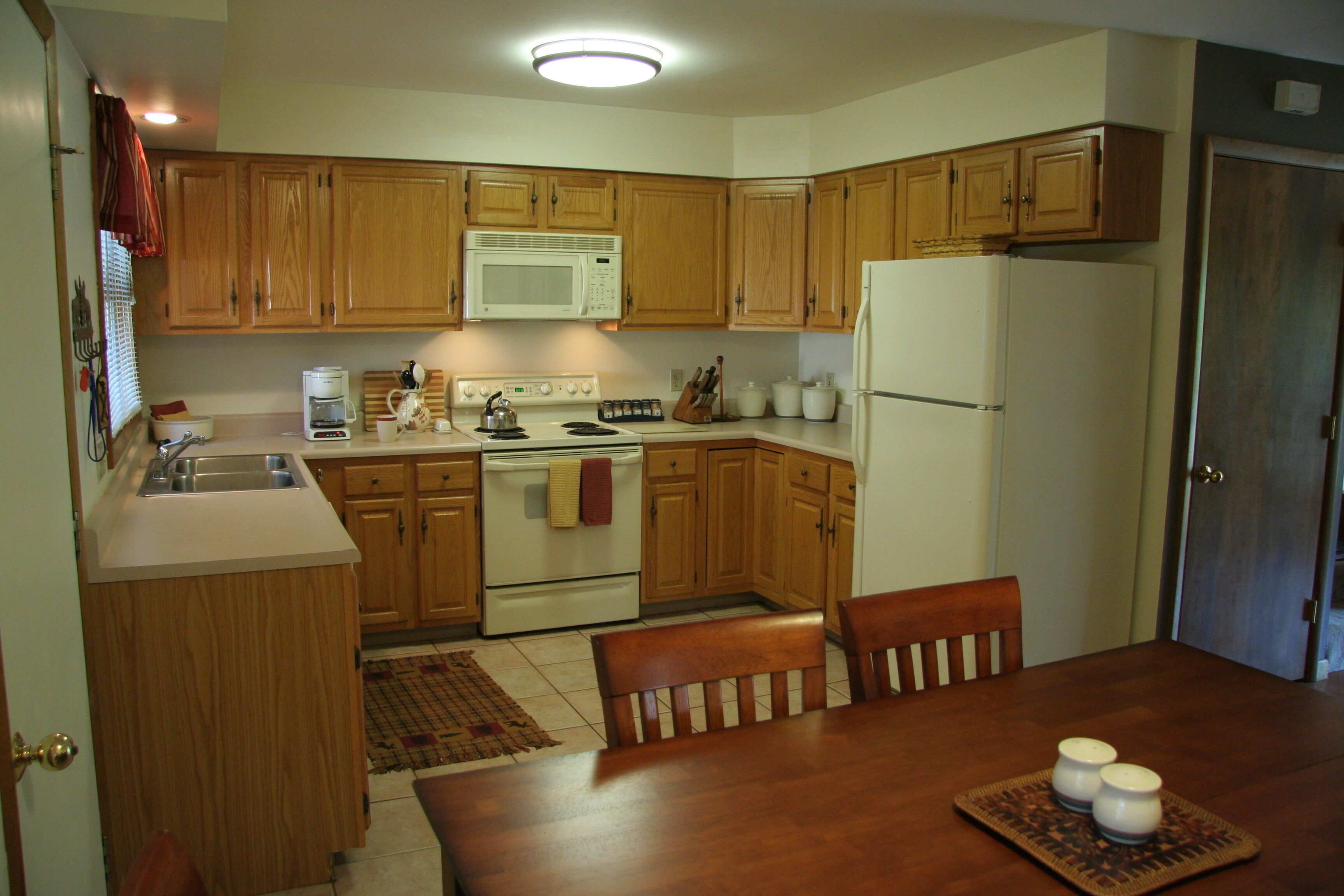 walk to town,  deck, family friendly !