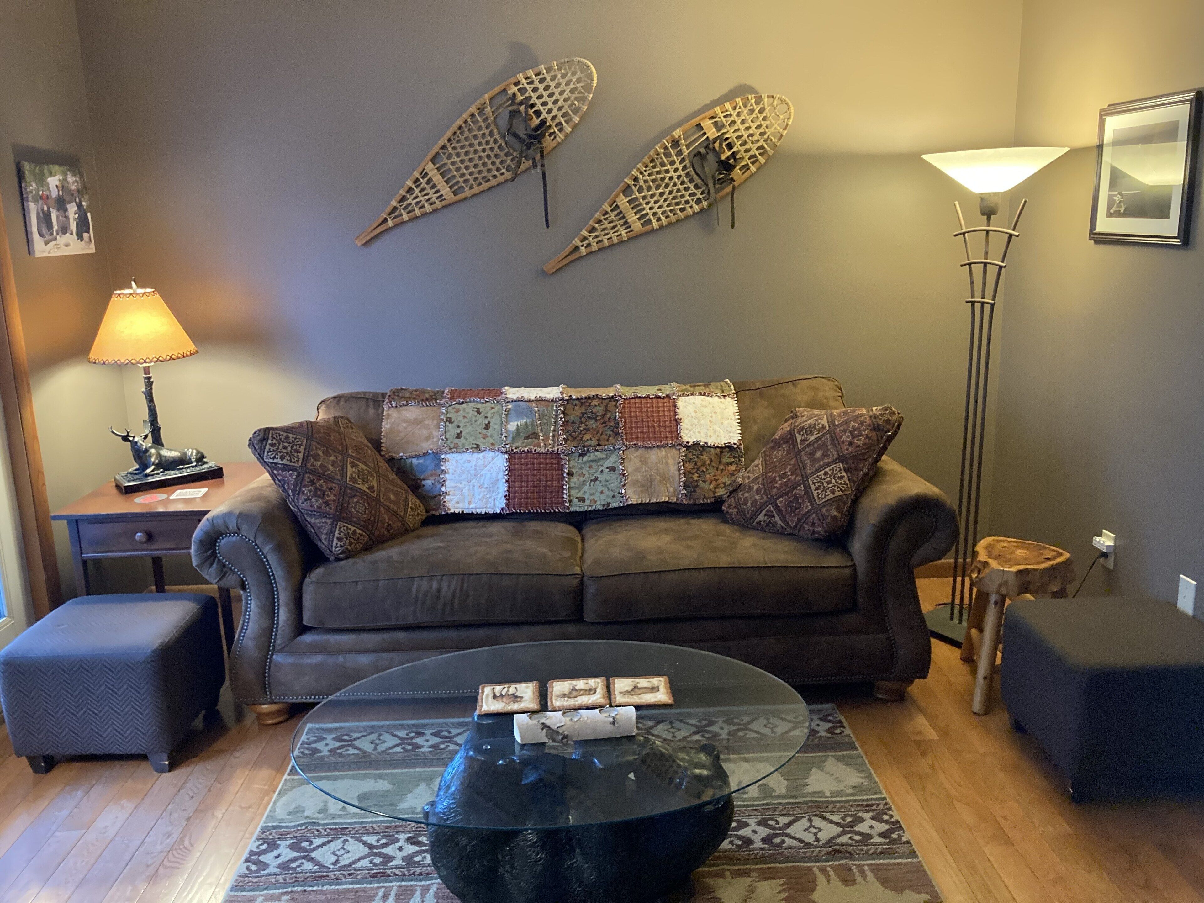 walk to town,  deck, family friendly !