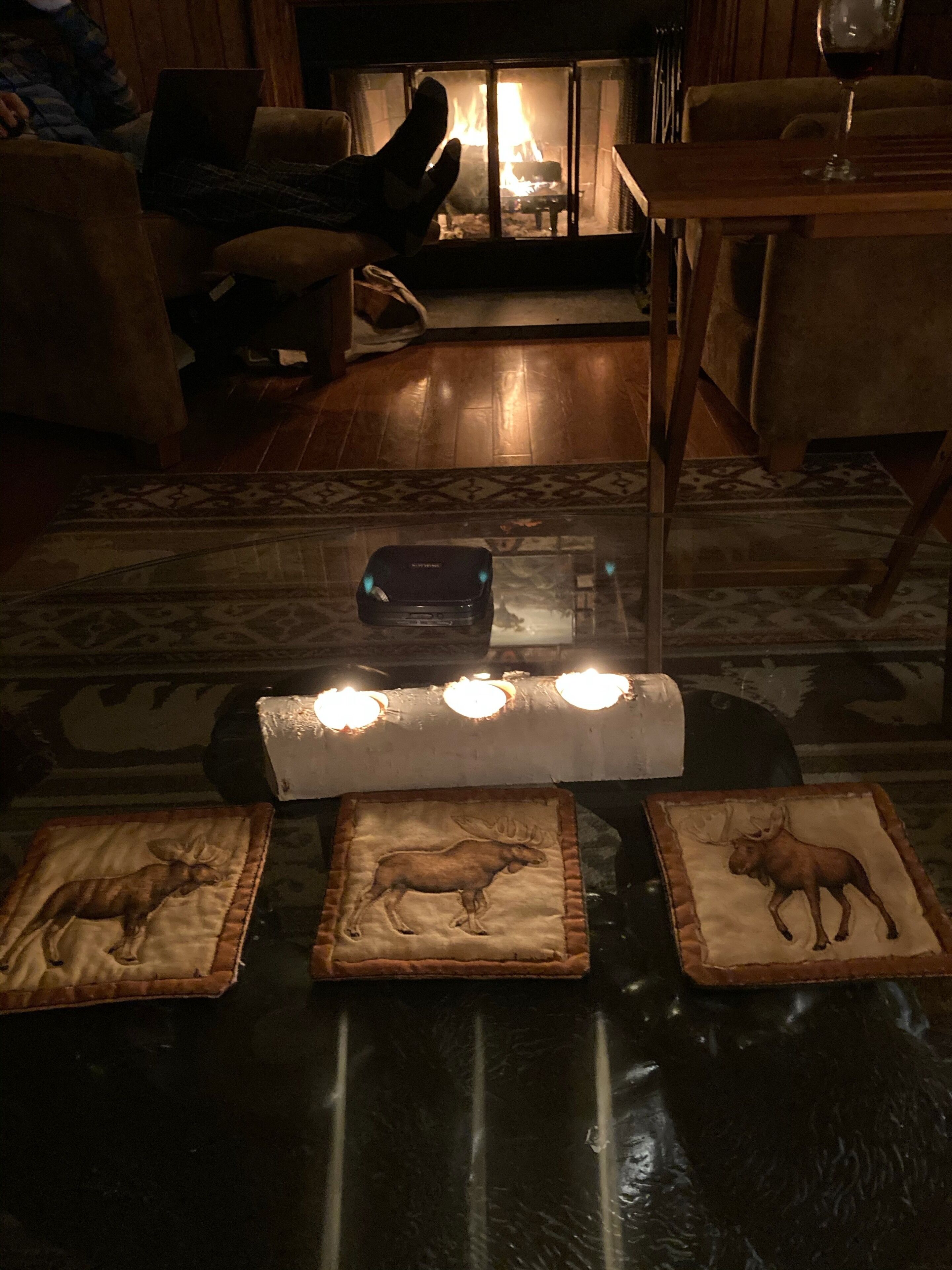 walk to town,  deck, family friendly !