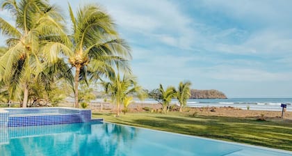 Casa Azul, directamente en playa venao, el mejor surf en Panamá, para 6-9 +