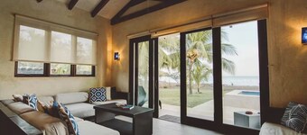 Beachfront home + private pool, Playa Venao, Sleeps 10+