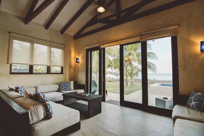 Beachfront home + private pool, Playa Venao, Sleeps 10+