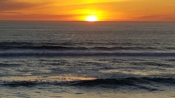 Ubicación cercana a la playa y toallas de playa