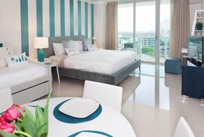 Iron/ironing board, travel crib, WiFi, bed sheets - MVR - This Miami Escape Is Built to Impress (Miami)