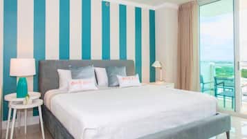 Tabla de planchar con plancha, cuna de viaje, wifi y ropa de cama